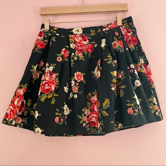 forever 21 floral skirt worn a few times but no... - Depop